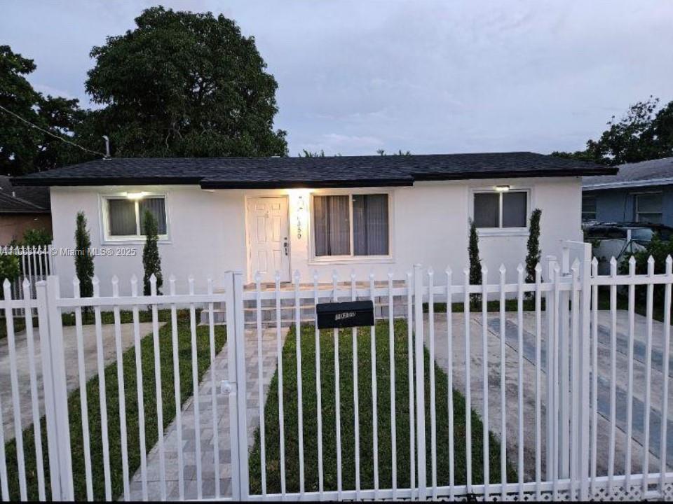 10350 Sw 175th St, Miami, Broward County, Florida - 3 Bedrooms  
2 Bathrooms - 