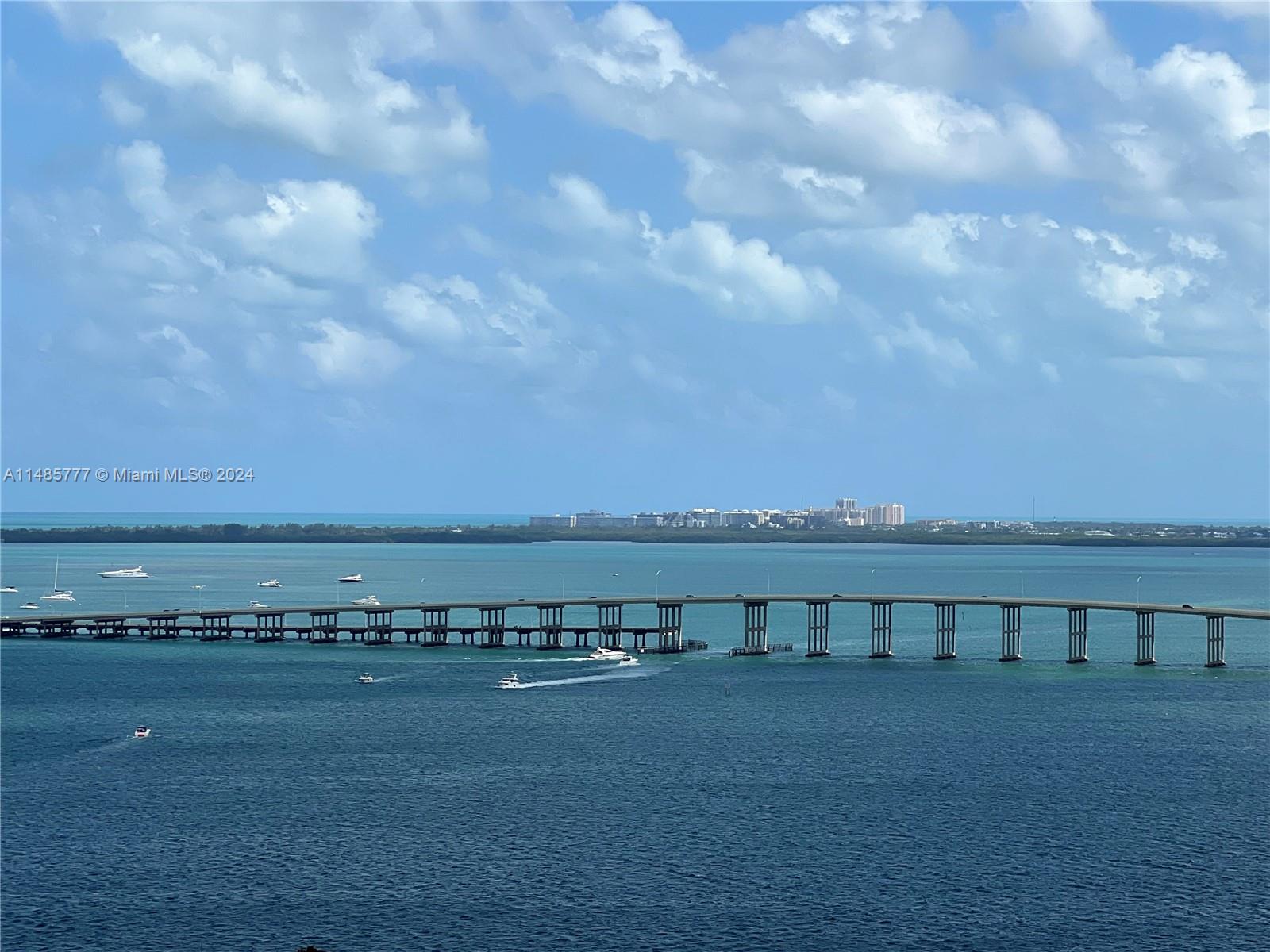 THE EMERALD AT BRICKELL - Residential