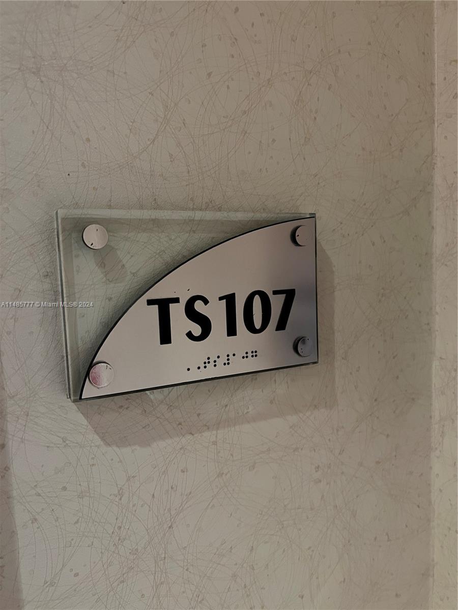 THE EMERALD AT BRICKELL - Residential