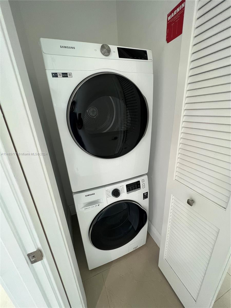 THE EMERALD AT BRICKELL - Residential