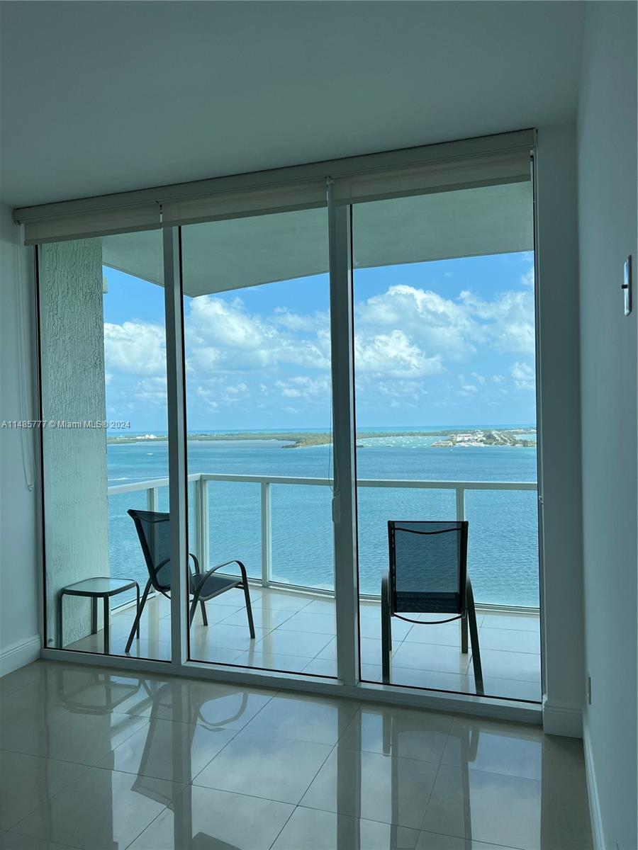 THE EMERALD AT BRICKELL - Residential