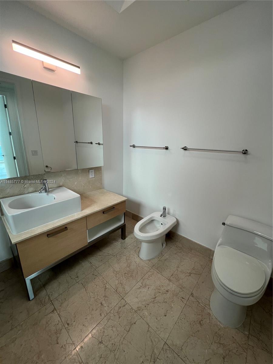 THE EMERALD AT BRICKELL - Residential