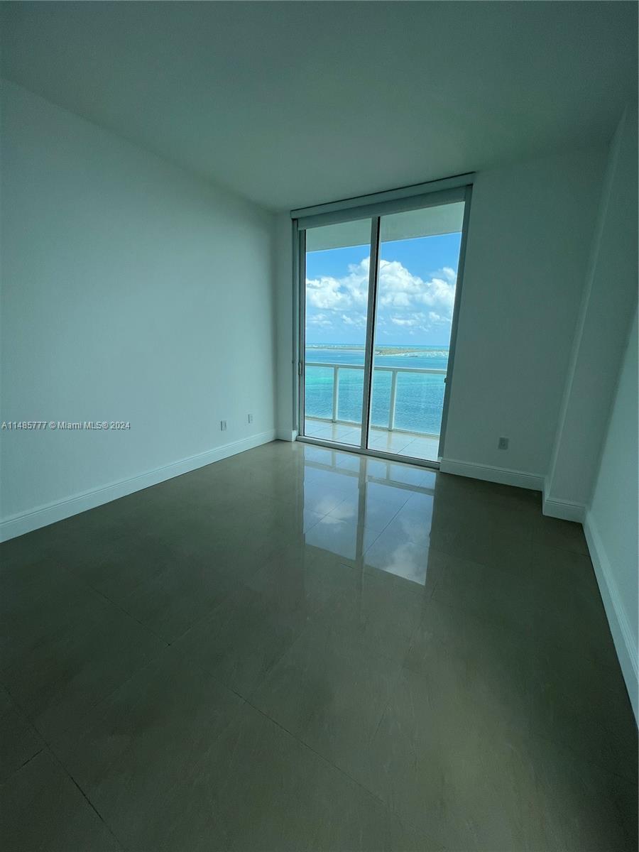THE EMERALD AT BRICKELL - Residential