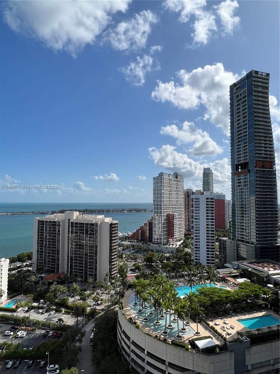 THE EMERALD AT BRICKELL - Residential