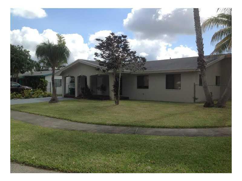 BEAUTIFUL HOUSE JUST REMODELED. NEW A/C,NEW LAMINATED FLOORS, NEW BATHS AND KITCHEN,CEILINGS FANS,HUGE FAMILY,GREAT MASTER ROOM. NO SUBJECT TO APPRAISAL.**HOUSE HAS VIOLATIONS. OWNER WILL HAVE A CLEAN TITLE**