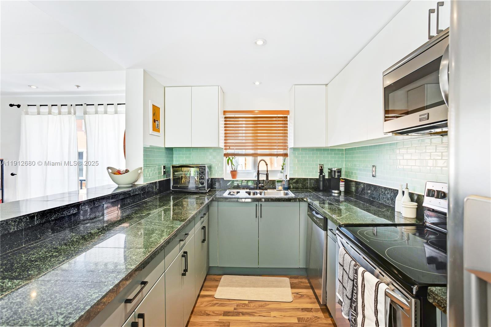 BRICKELL ROADS II TOWNHOUS - Residential Lease