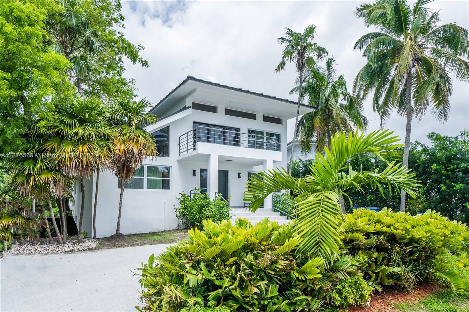 GOLDEN BEACH SEC B - Residential