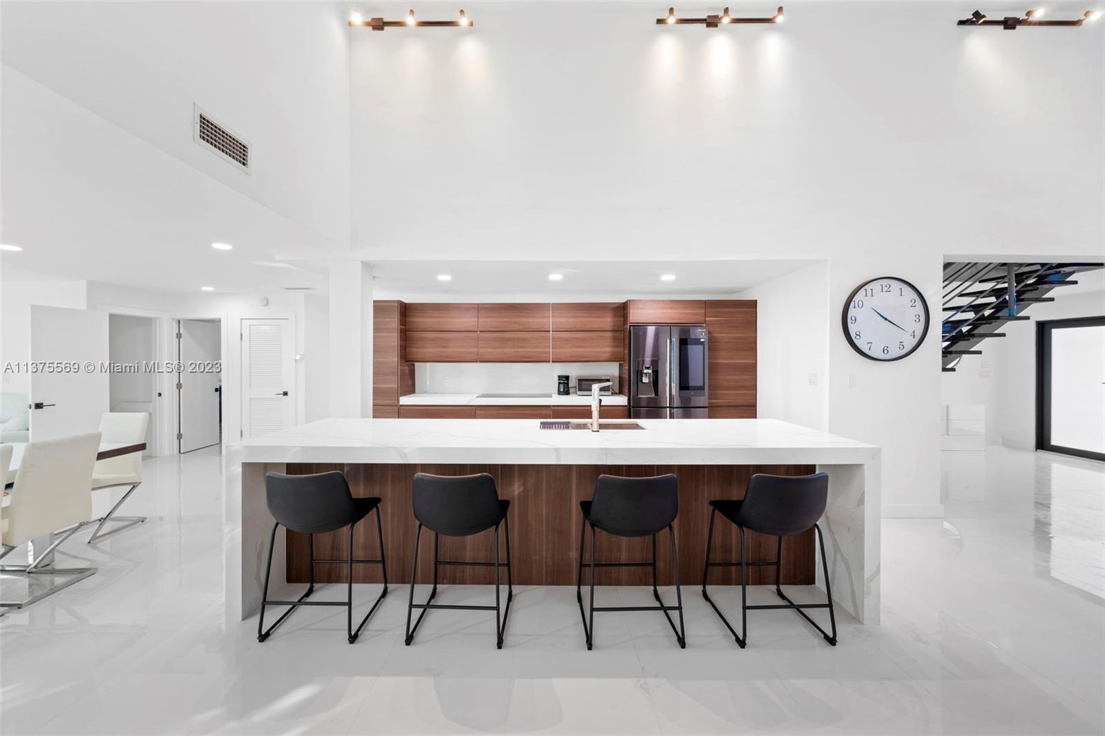 GOLDEN BEACH SEC B - Residential