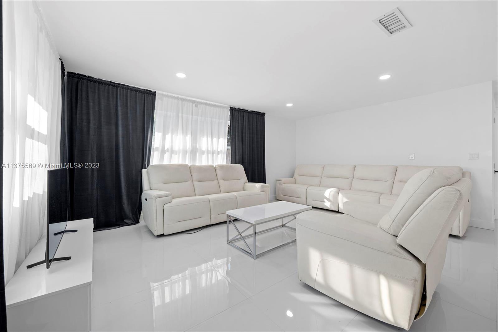 GOLDEN BEACH SEC B - Residential