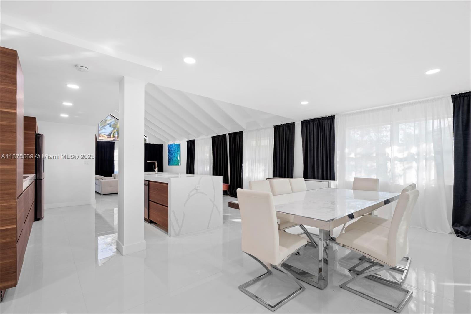 GOLDEN BEACH SEC B - Residential