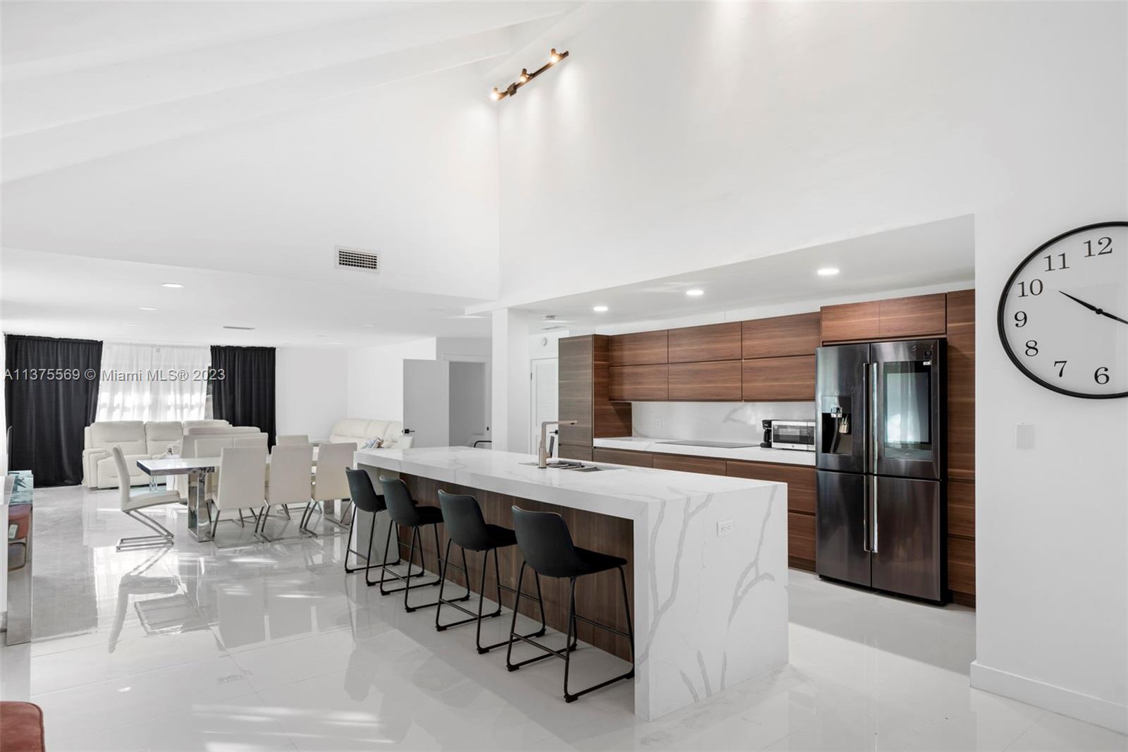 GOLDEN BEACH SEC B - Residential