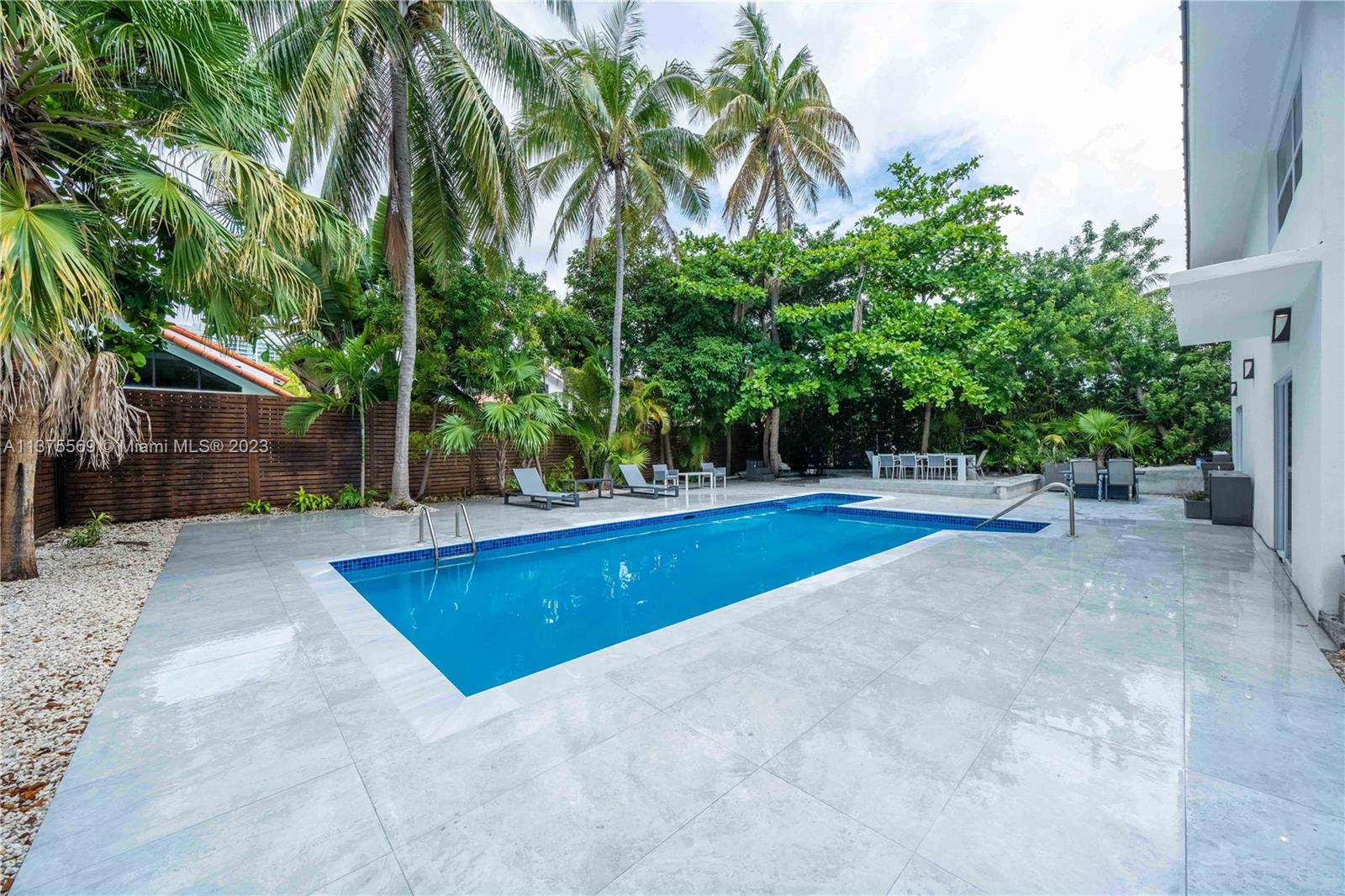 GOLDEN BEACH SEC B - Residential