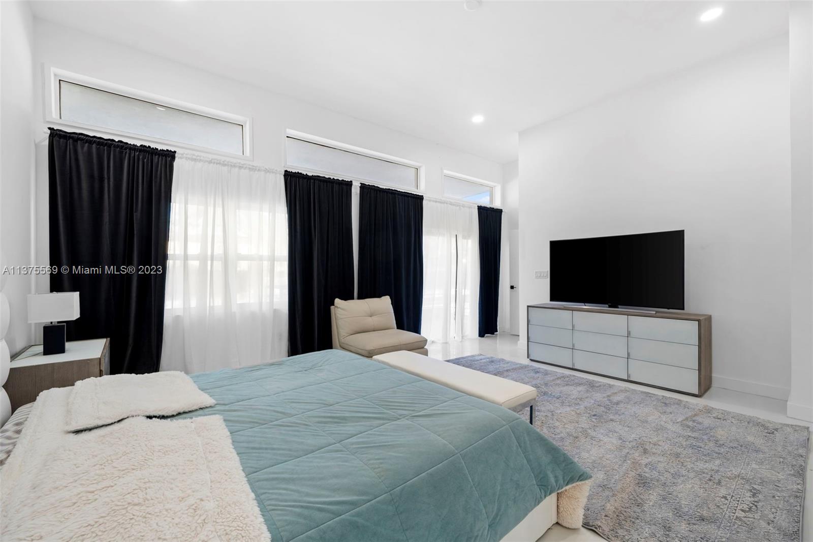 GOLDEN BEACH SEC B - Residential