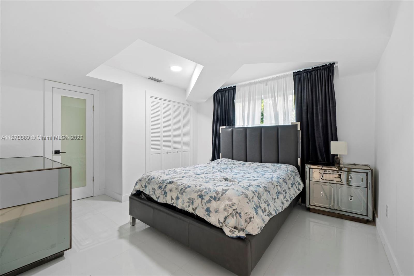 GOLDEN BEACH SEC B - Residential