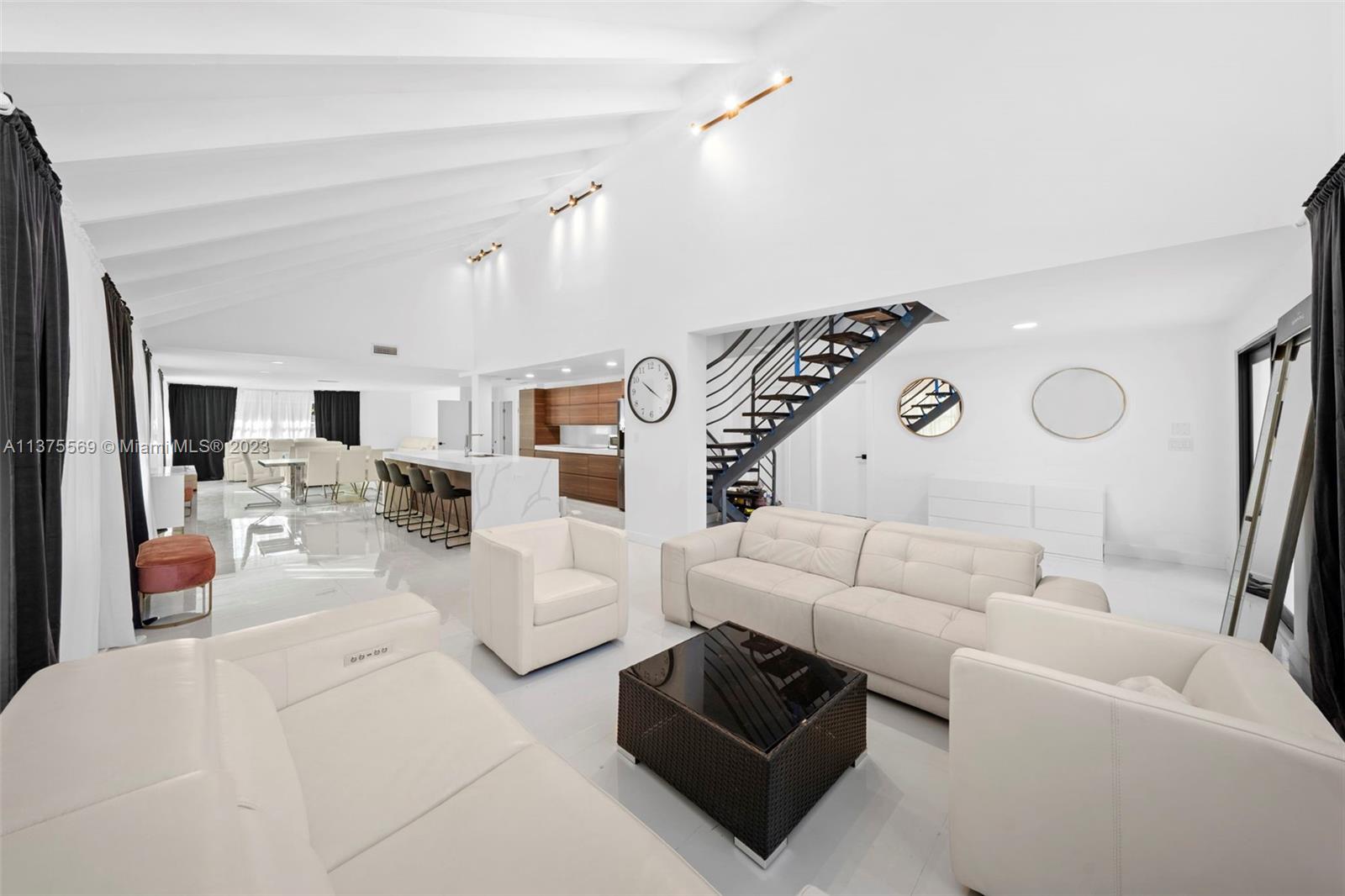 GOLDEN BEACH SEC B - Residential