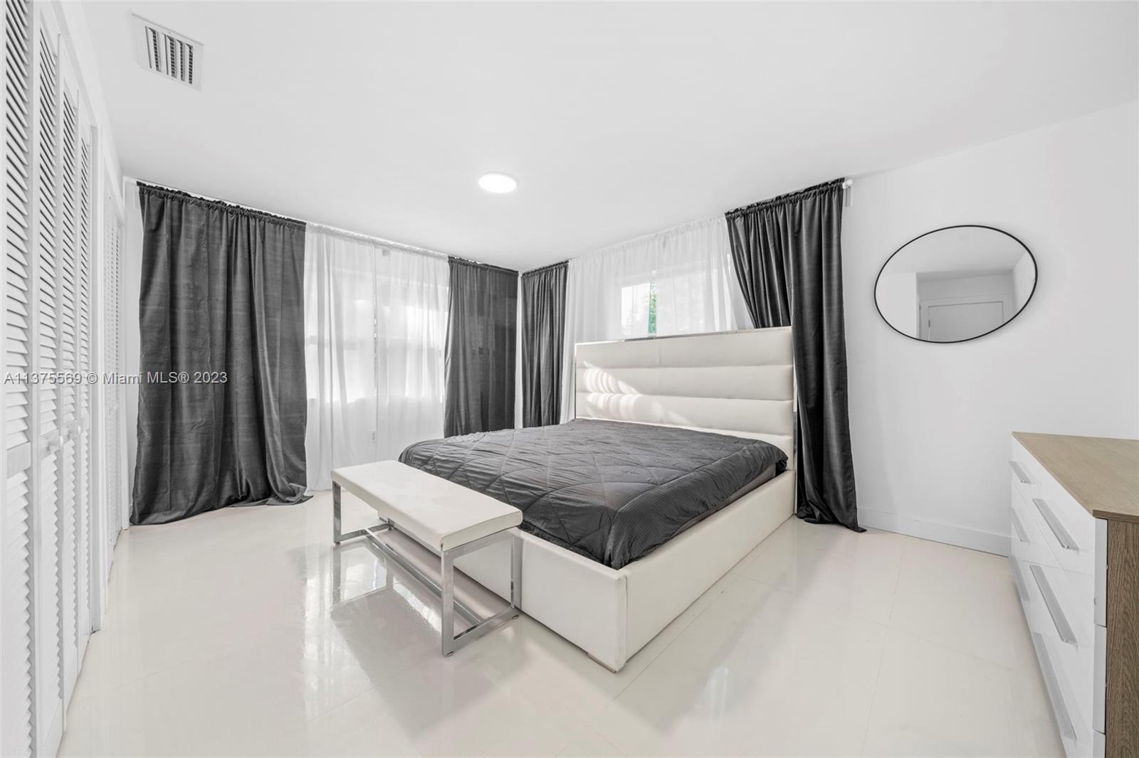 GOLDEN BEACH SEC B - Residential