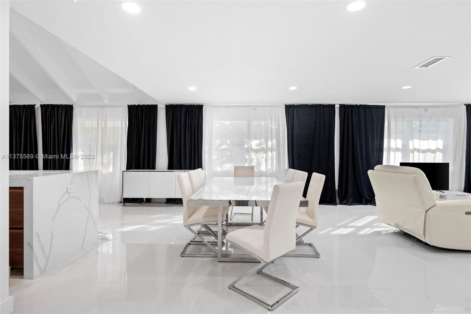 GOLDEN BEACH SEC B - Residential