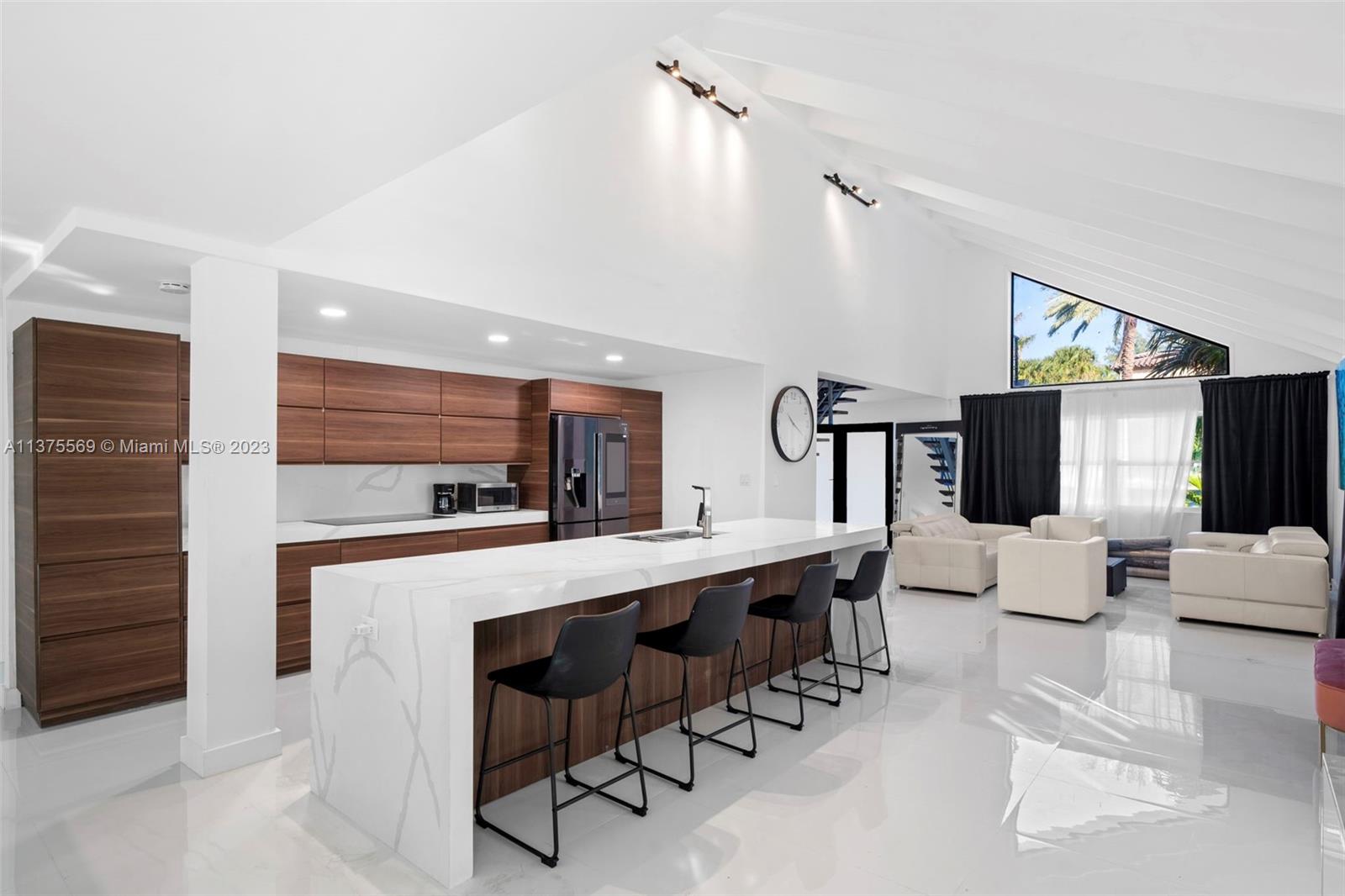 GOLDEN BEACH SEC B - Residential