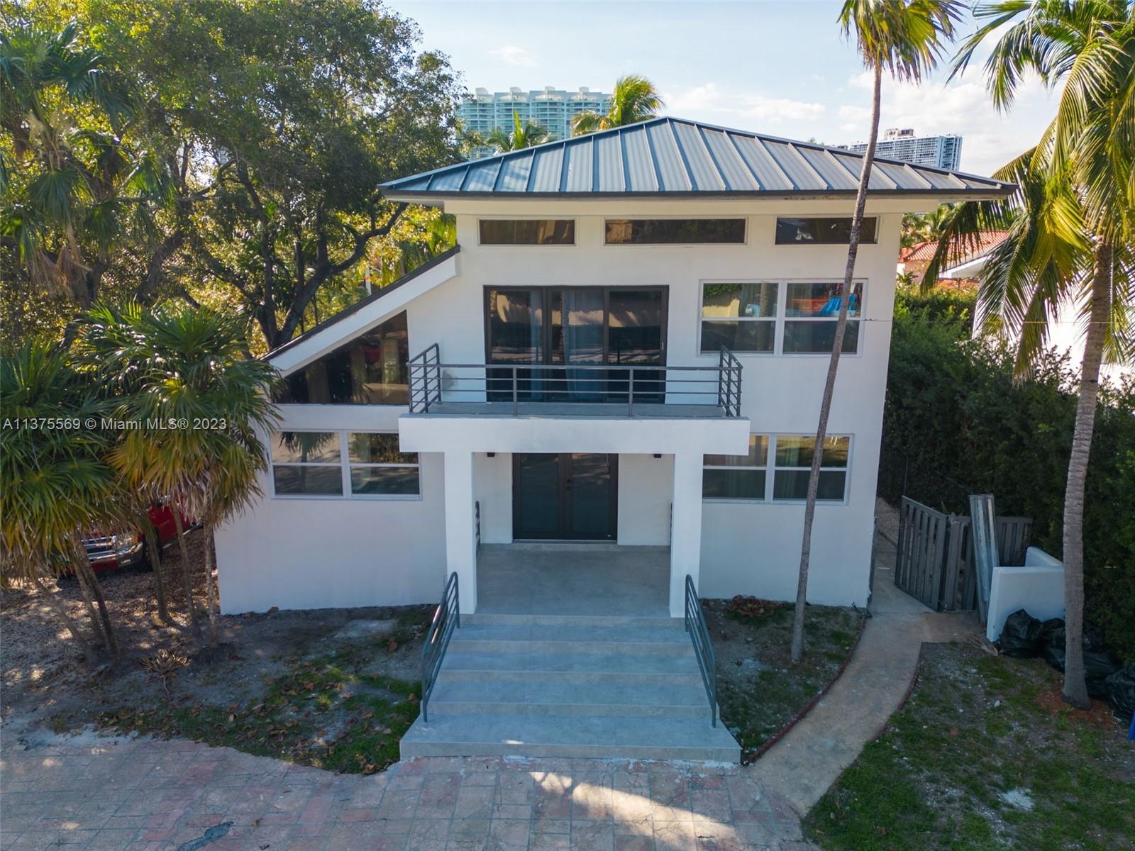 GOLDEN BEACH SEC B - Residential