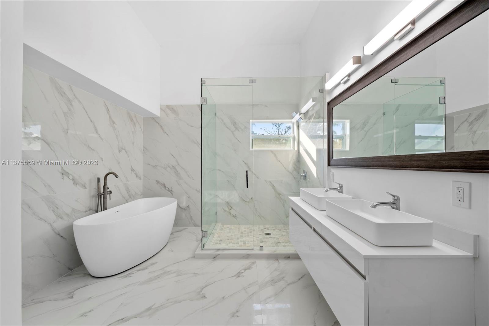 GOLDEN BEACH SEC B - Residential