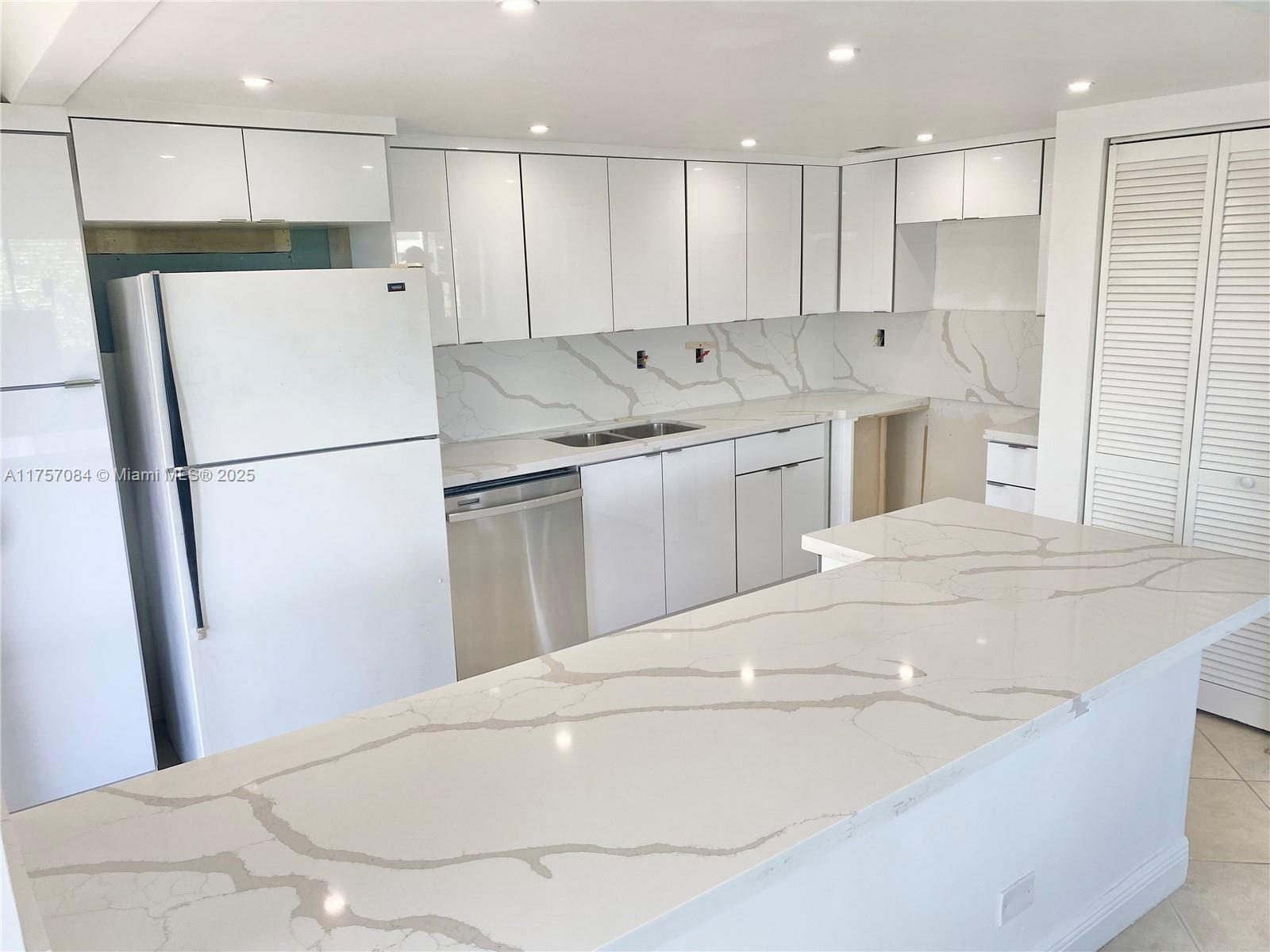 Rental Property at 6601 Sw 116th Ct 308, Miami, Broward County, Florida - Bedrooms: 3 
Bathrooms: 2  - $2,950 MO.