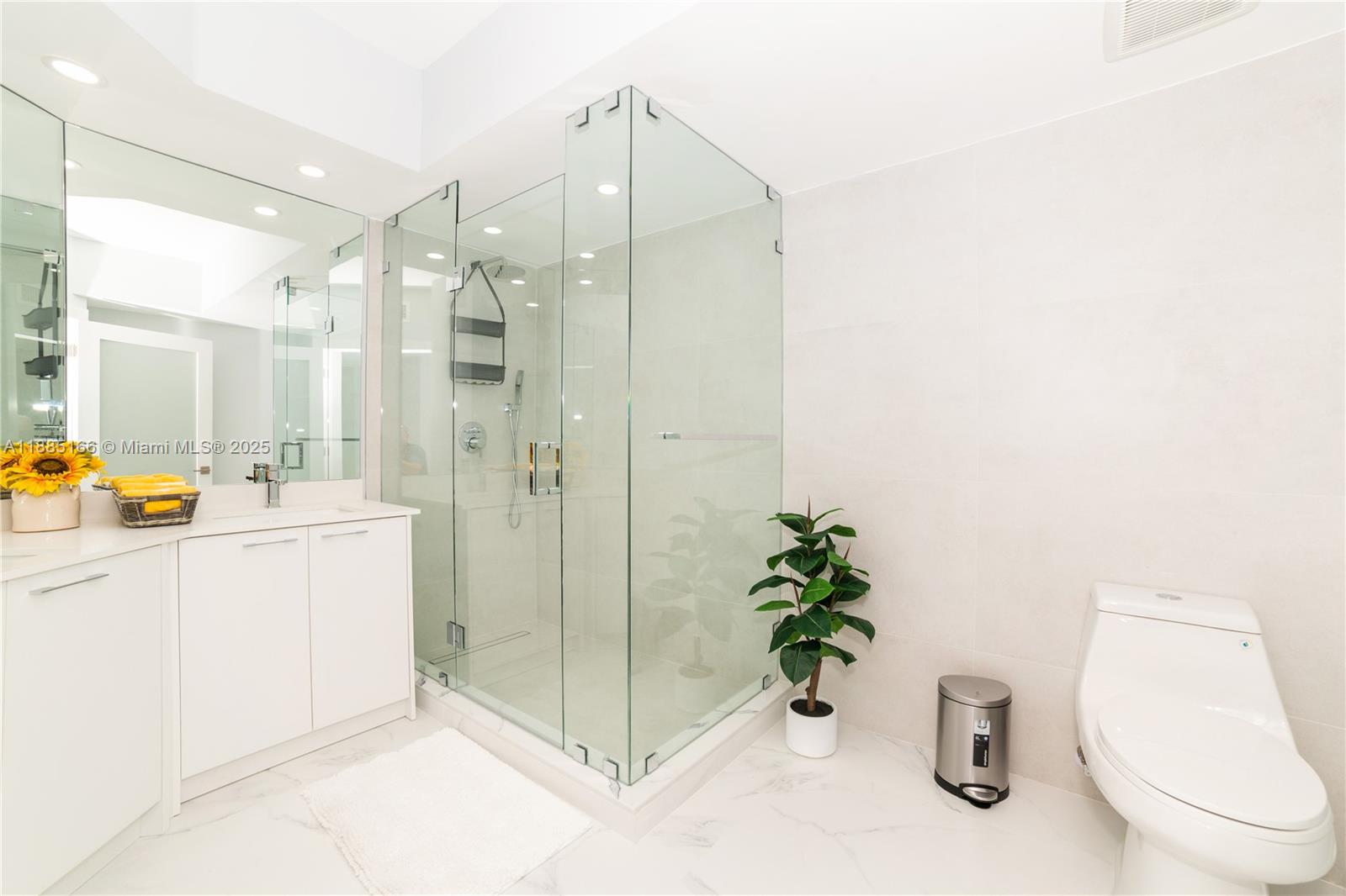 PORTO BELLAGIO CONDO - Residential Lease
