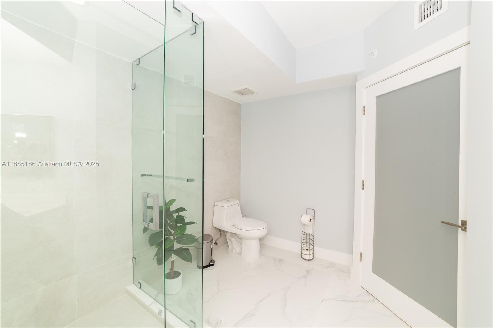 PORTO BELLAGIO CONDO - Residential Lease