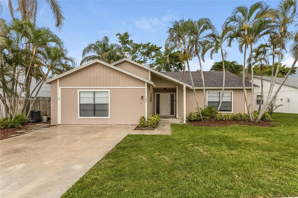 Photo of 134 Timberline Dr, Jupiter, FL 33458 (MLS # A11638615)