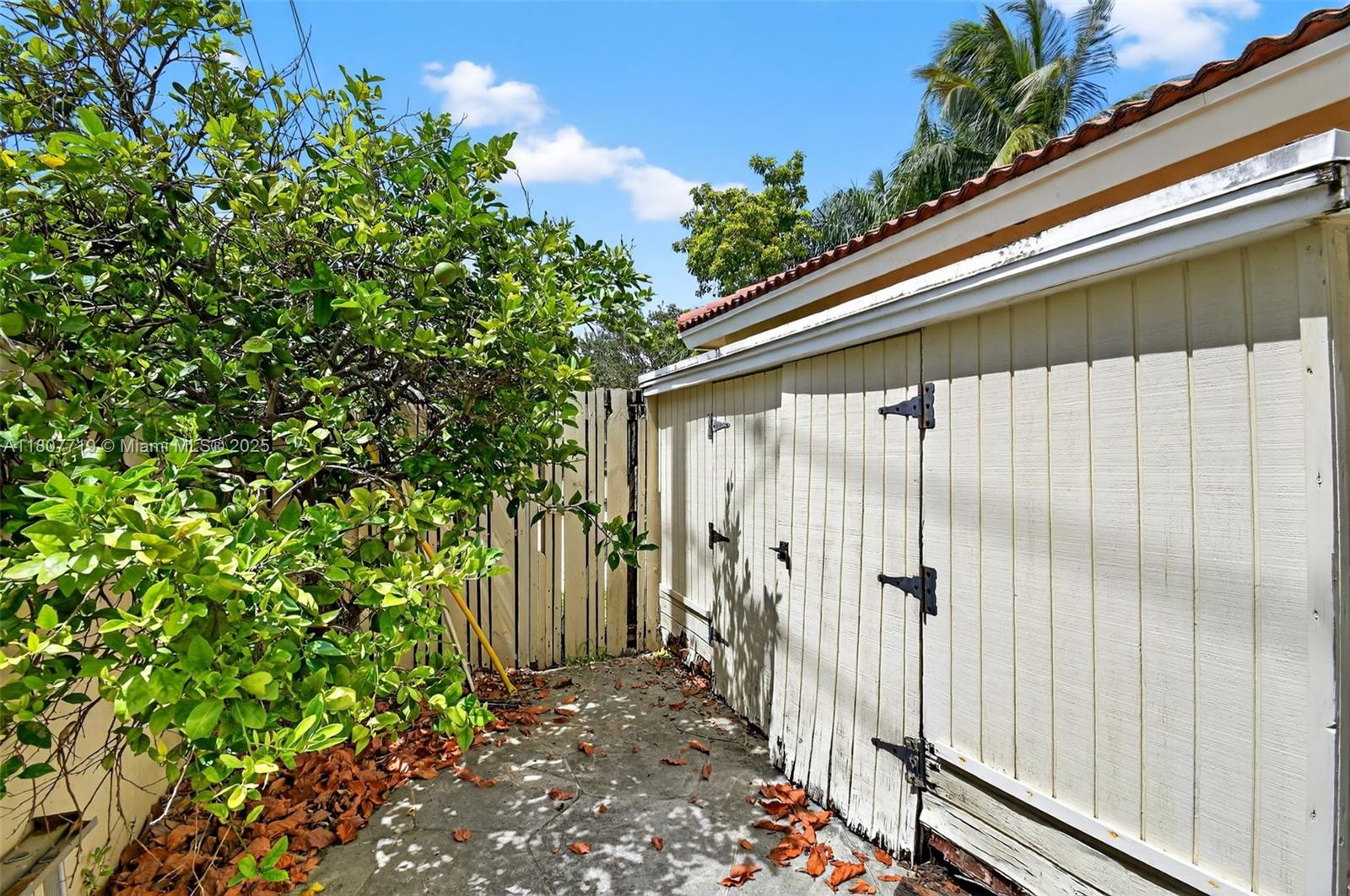 WEST LAKE VILLAGE PLAT - Residential