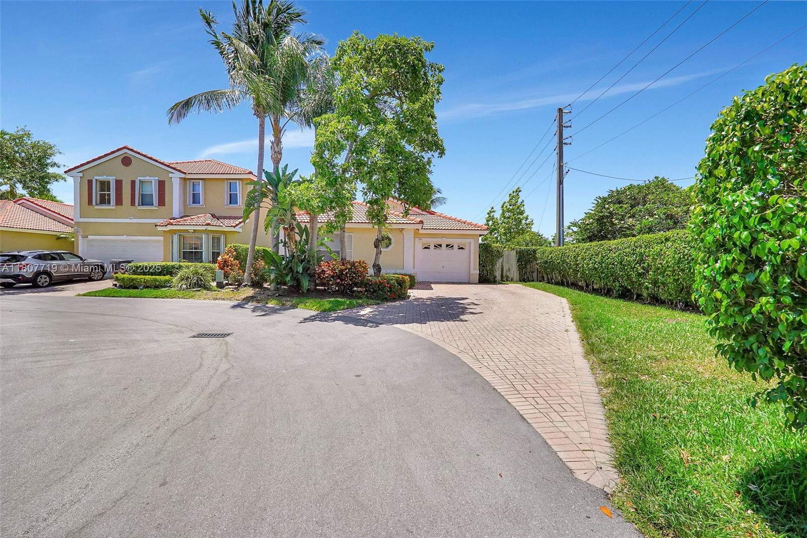 Property for Sale at 1150 Queen Palm Ct, Hollywood, Broward County, Florida - Bedrooms: 3 
Bathrooms: 2  - $620,000