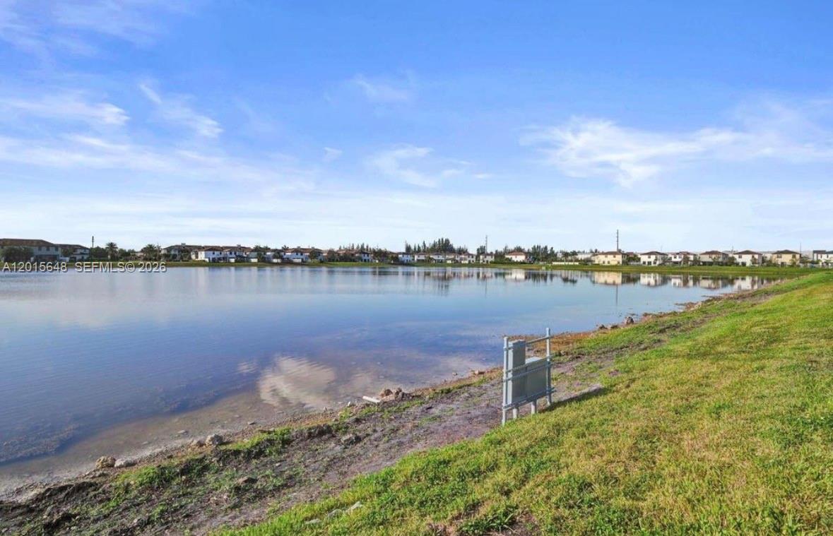AQUABELLA SECTION ONE - Residential