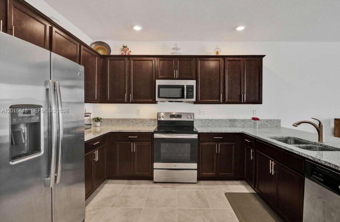 AQUABELLA SECTION ONE - Residential
