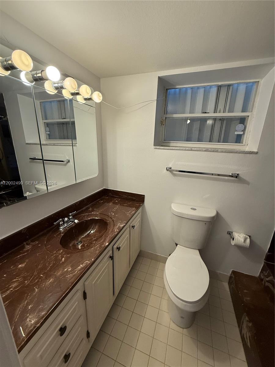 TOWNHOUSES OF VENETIAN - Residential Lease