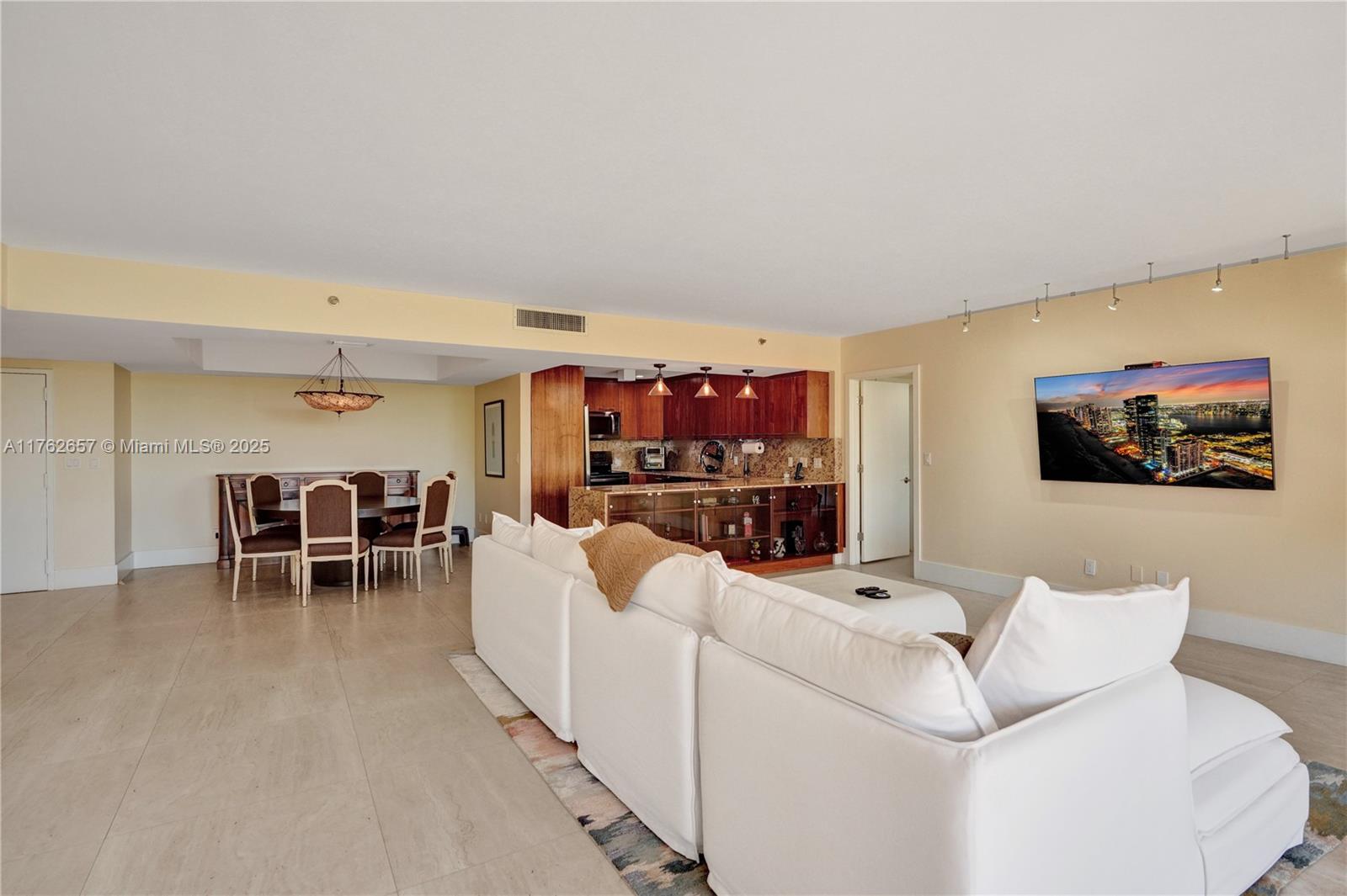 JOCKEY CLUB III CONDO - Residential