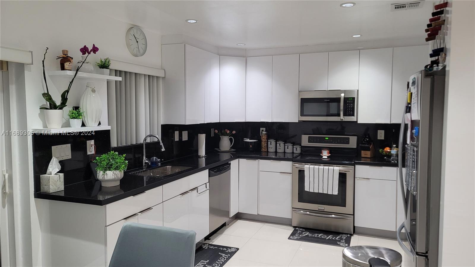 Rental Property at 13918 Sw 178th St 13918, Miami, Broward County, Florida - Bedrooms: 3 
Bathrooms: 3  - $2,700 MO.