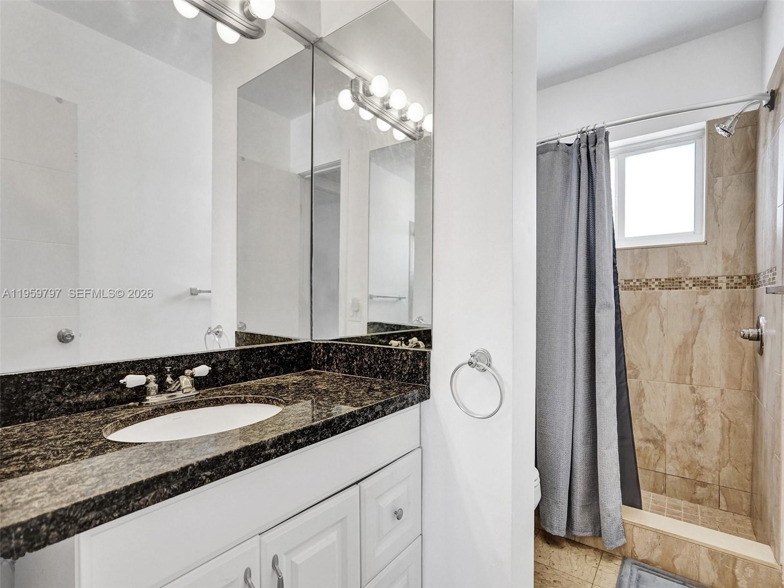 LA PLAYA CONDOMINIUM - Residential