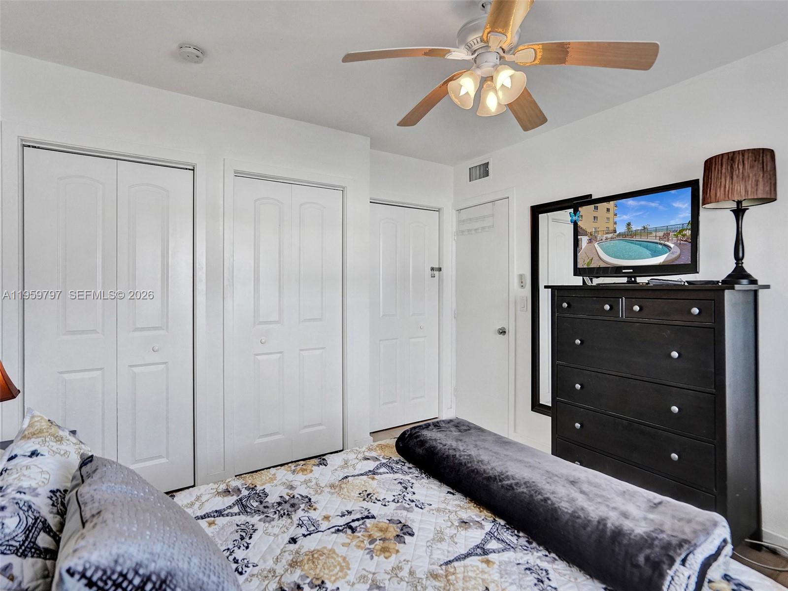 LA PLAYA CONDOMINIUM - Residential