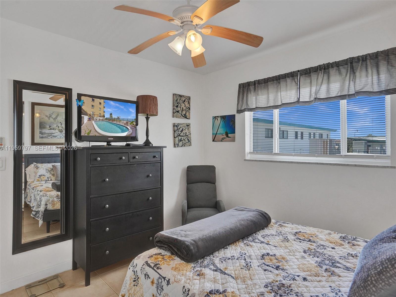 LA PLAYA CONDOMINIUM - Residential