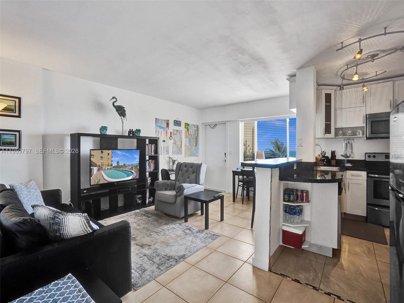 LA PLAYA CONDOMINIUM - Residential