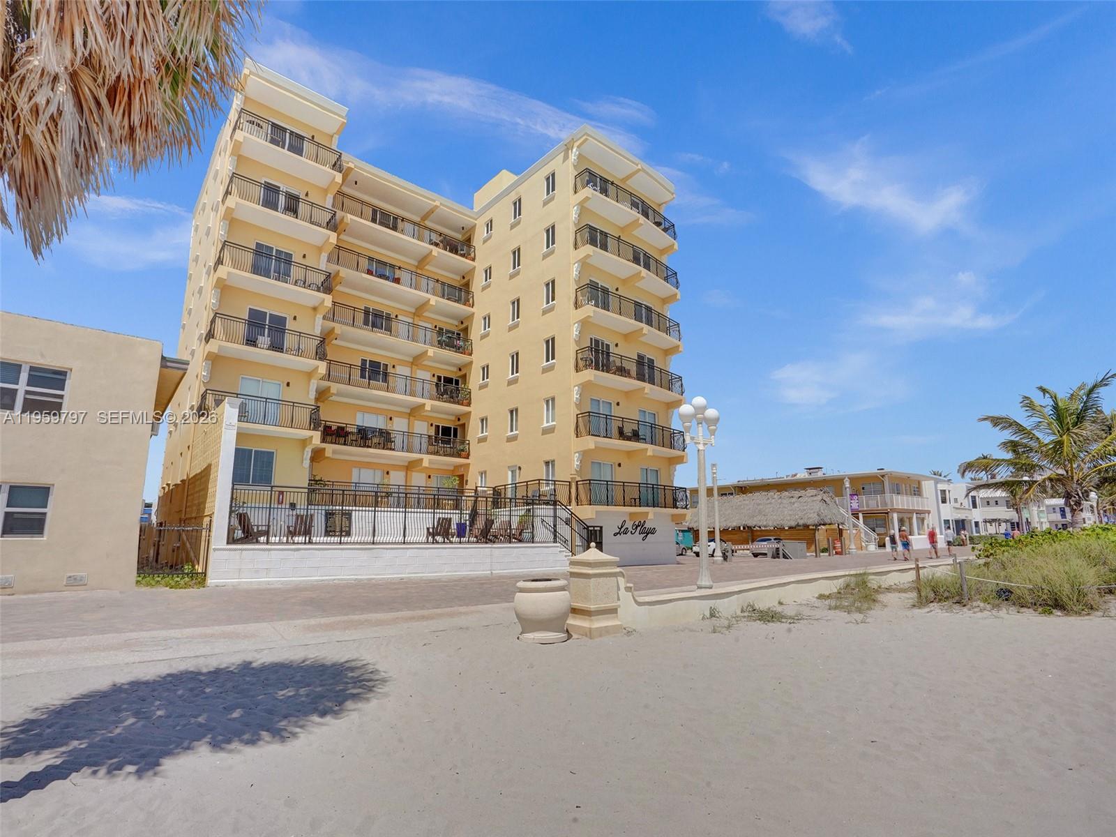 LA PLAYA CONDOMINIUM - Residential