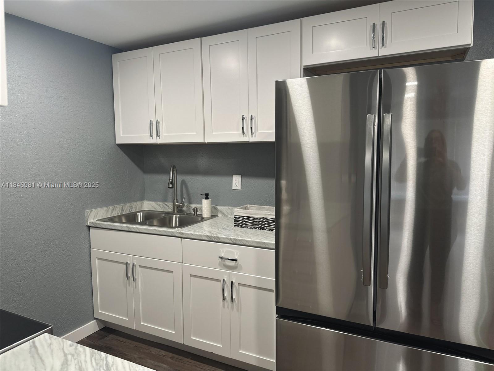 PALM LANE VILLA - Residential