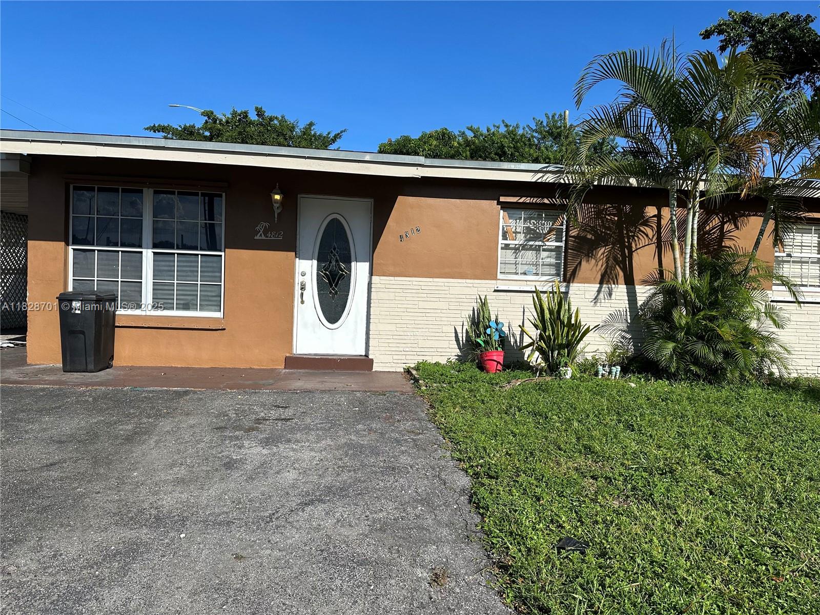 BEAUTIFULL HOUSE,LARGE FAMILY ROOM, 3 BEDROOMS AND 2 BATHDROOMS,TITLE ALL FLOORS, BIG BACKYARD,PRIME LOCATION IN HOLLYWOOD,FL,JUST MINUTES FROM THE SEMINOLE HARD ROCK HOTEL AND CASINO,FEATURING STORES LIKE LACOSTE,SWAROSKI AND RESTAURANTS SUCH AS KURO, CLOSE TO HOLLYWOOD BEACH,TY PARK,DANIA POINTE,AND PEMBROKE LAKES MALL, EASY ACCESS TO I-95 FLORIDAS TURNPIKE AND AIRPORTS,LOCATED IN A GREAT SCHOOL ZONE WITH THE SHERIDAN HILLS ELEMENTARY,DRIFTWOOD MIDDLE AND HOLLYWOOD HILLS HIGH SCHOO,PERFECT FOR LIVING OR INVESTING
EXCELLENT FIRST BUYERS,PROPERTY ARE RENTEND IN 3000 PER MONTH