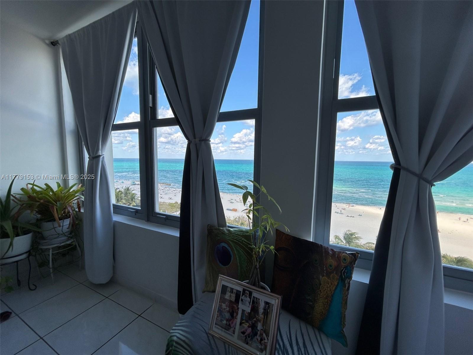 2899 Collins Ave 1233
