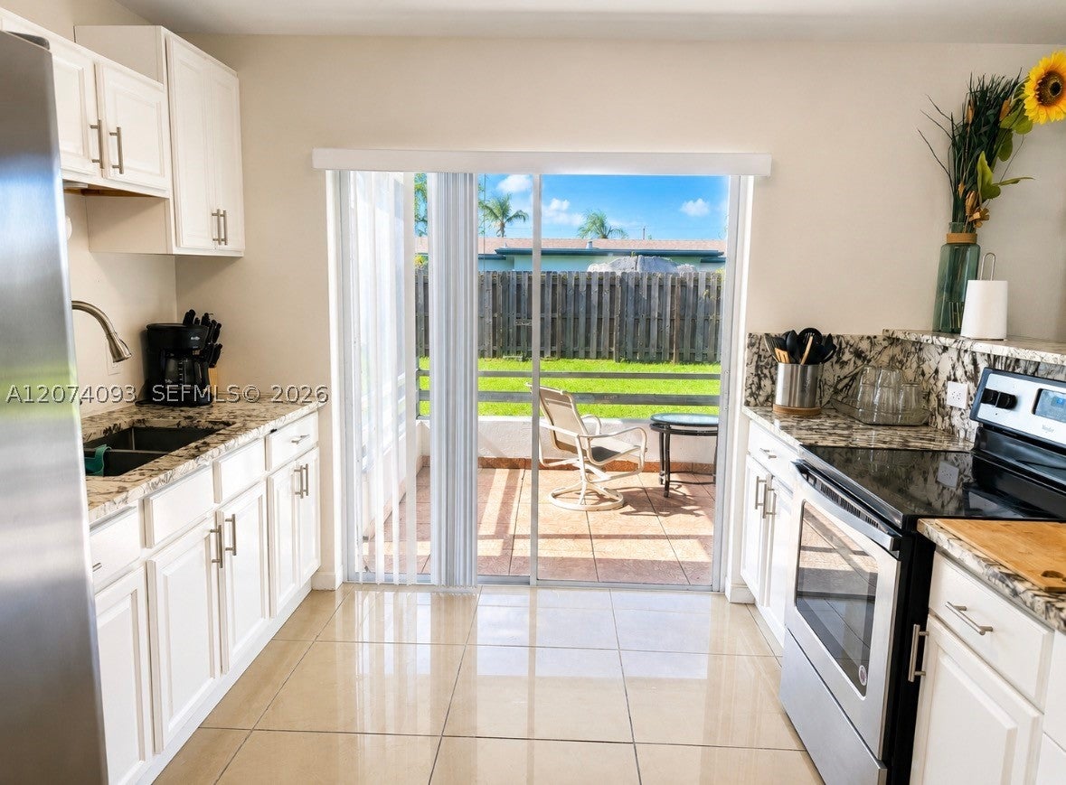 9331 NW 24th Pl, Sunrise FL 33322