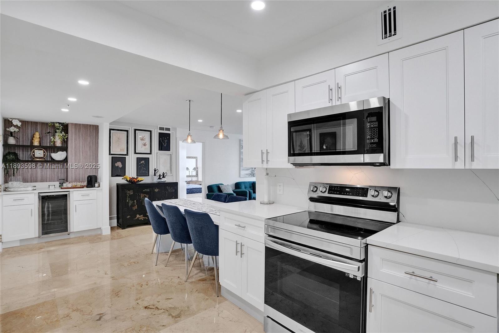 THE ALEXANDER CONDO - Residential