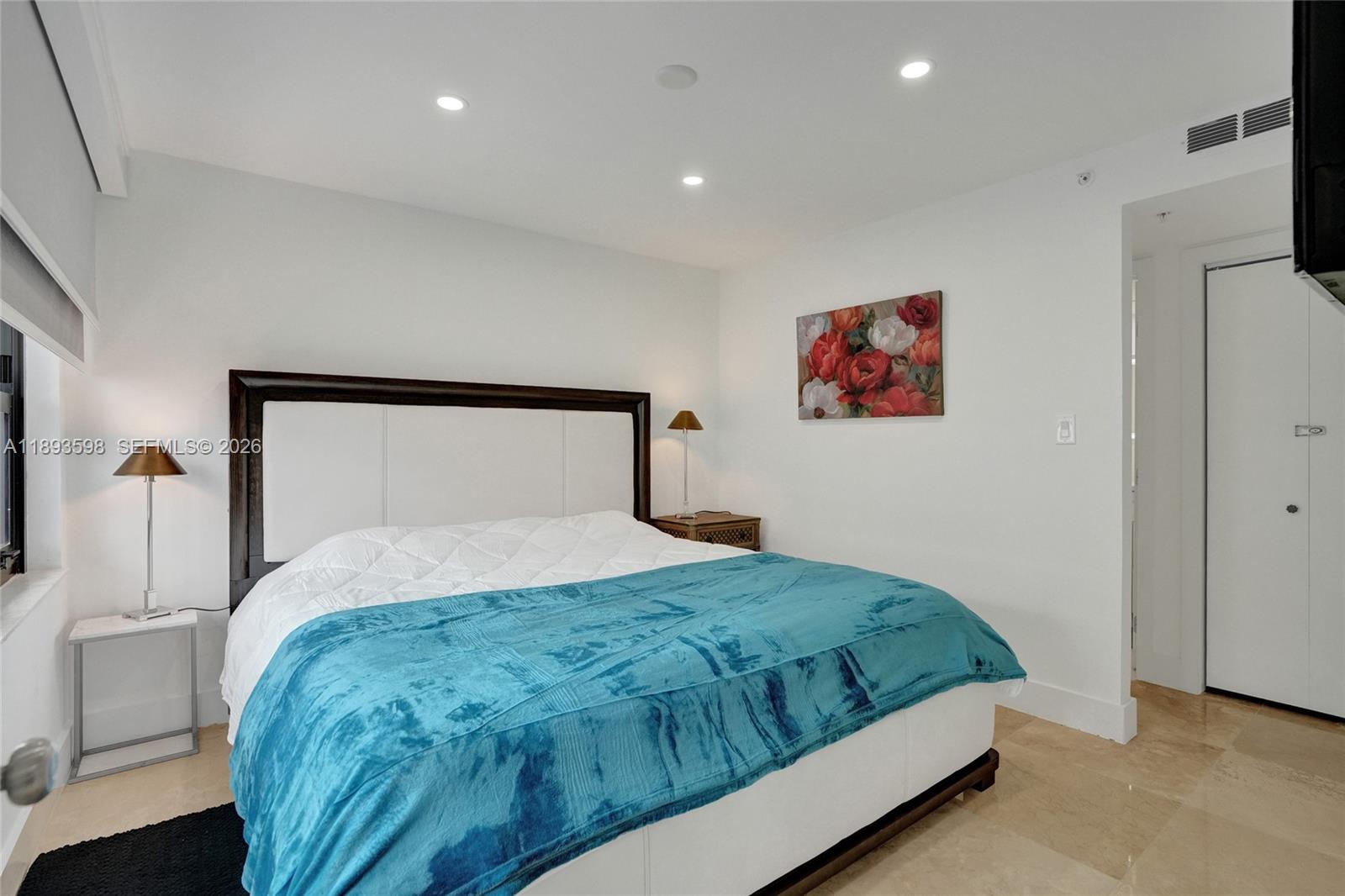 THE ALEXANDER CONDO - Residential