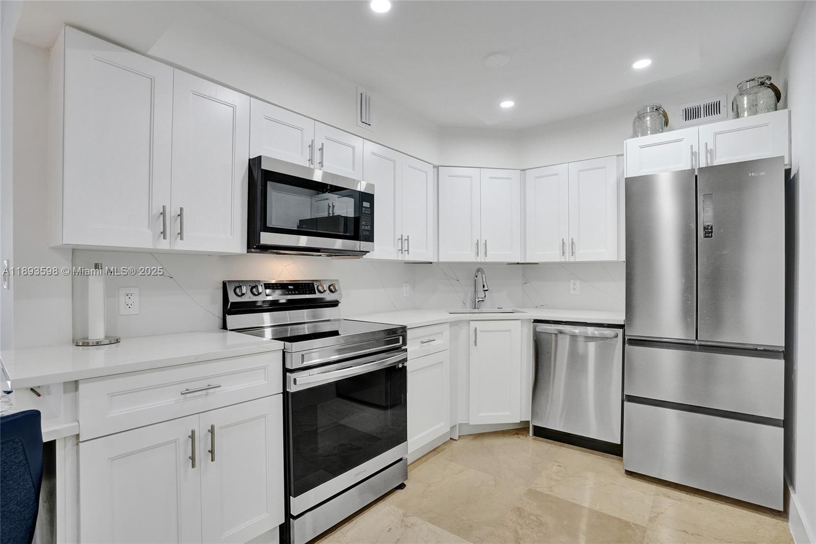 THE ALEXANDER CONDO - Residential