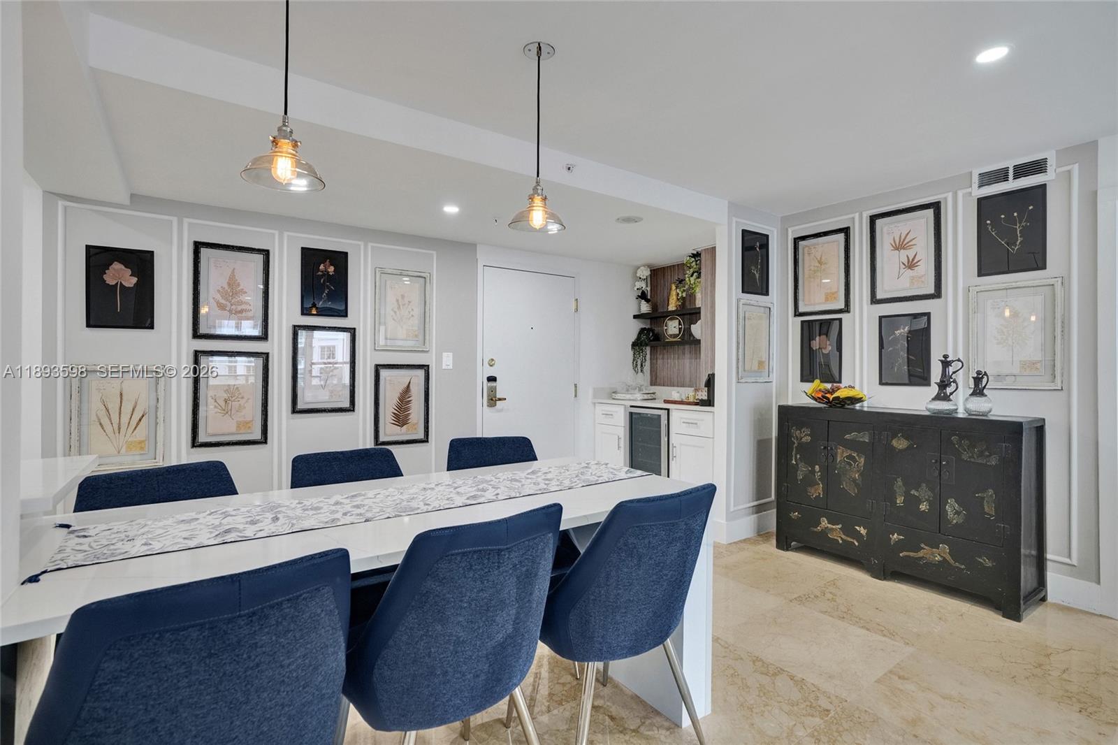 THE ALEXANDER CONDO - Residential