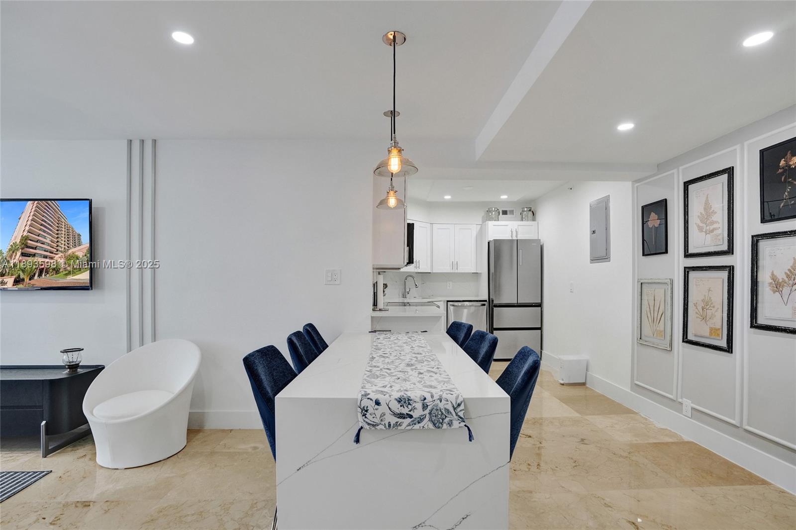 THE ALEXANDER CONDO - Residential