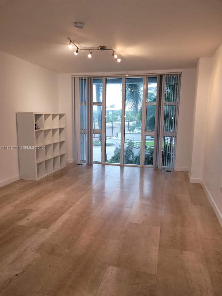 HARBOUR HOUSE - Residential